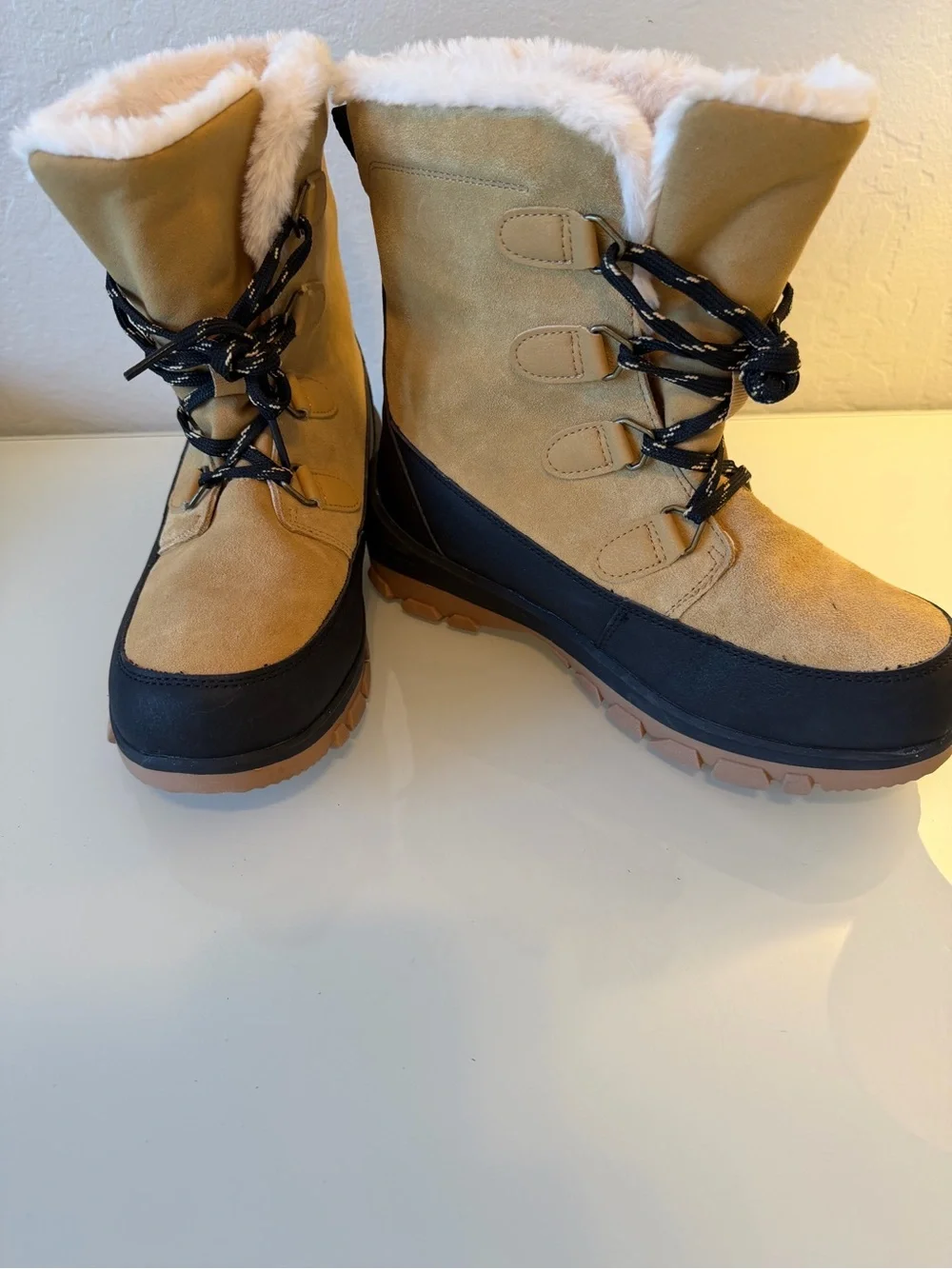 Universal Thread Corie Faux Fur Waterproof Lace Up Winter Boots Women's Size 8